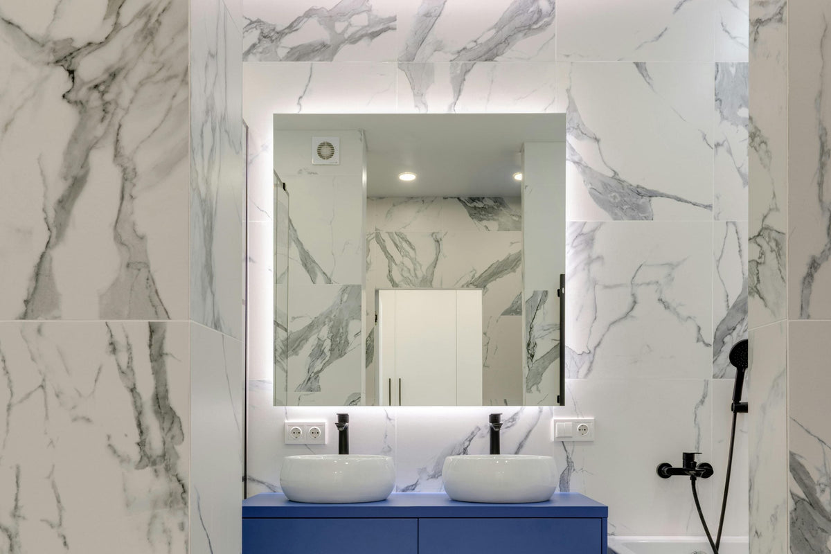 4 Benefits Of Having A Backlit Mirror In Your Bathroom.